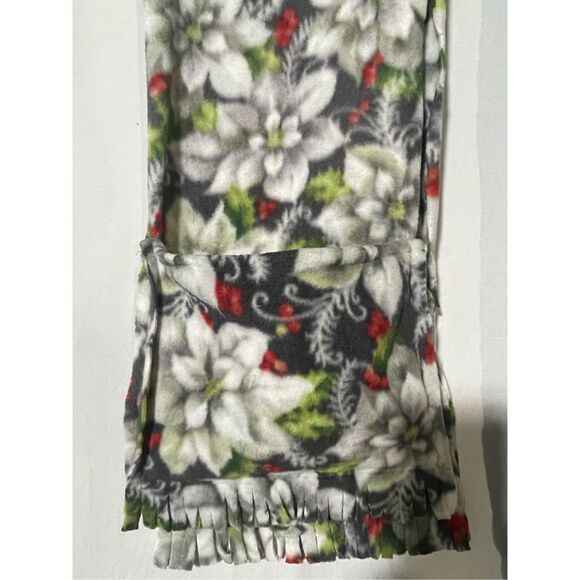 Two fleece winter scarves with pockets - Picture 3 of 7